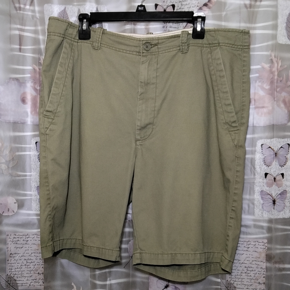 St. John's Bay Khaki Green Chino Shorts Men's Size 40
